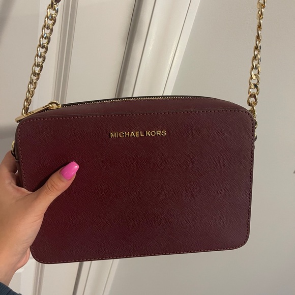 Michael Kors burgundy jet set crossbody bag - Picture 7 of 9